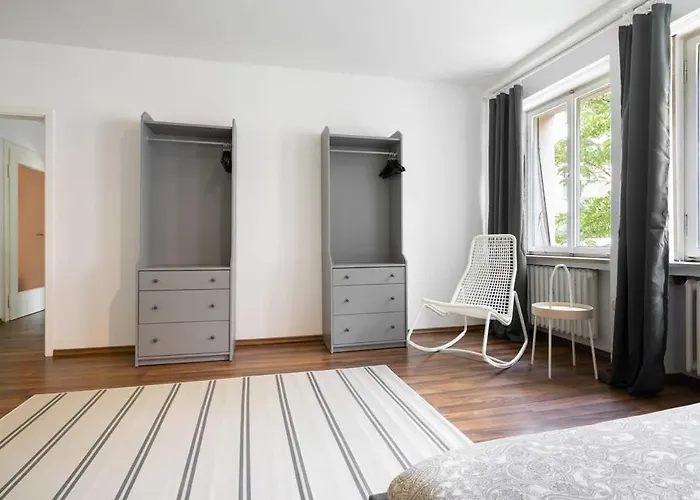 Living In Center Apartment